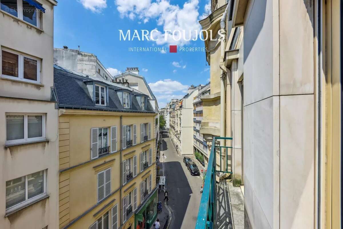 Appartement à PARIS-16E