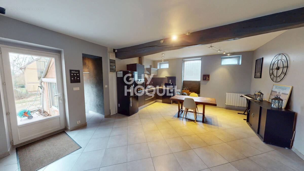 Maison à FLEURY-LA-VALLEE