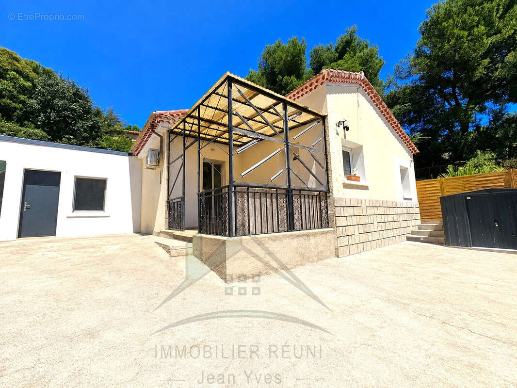 Villa de 131 m2 de plain-pied… Piscine… Dépendance… Sans vis-à-vis… Confort moderne… - photo 4