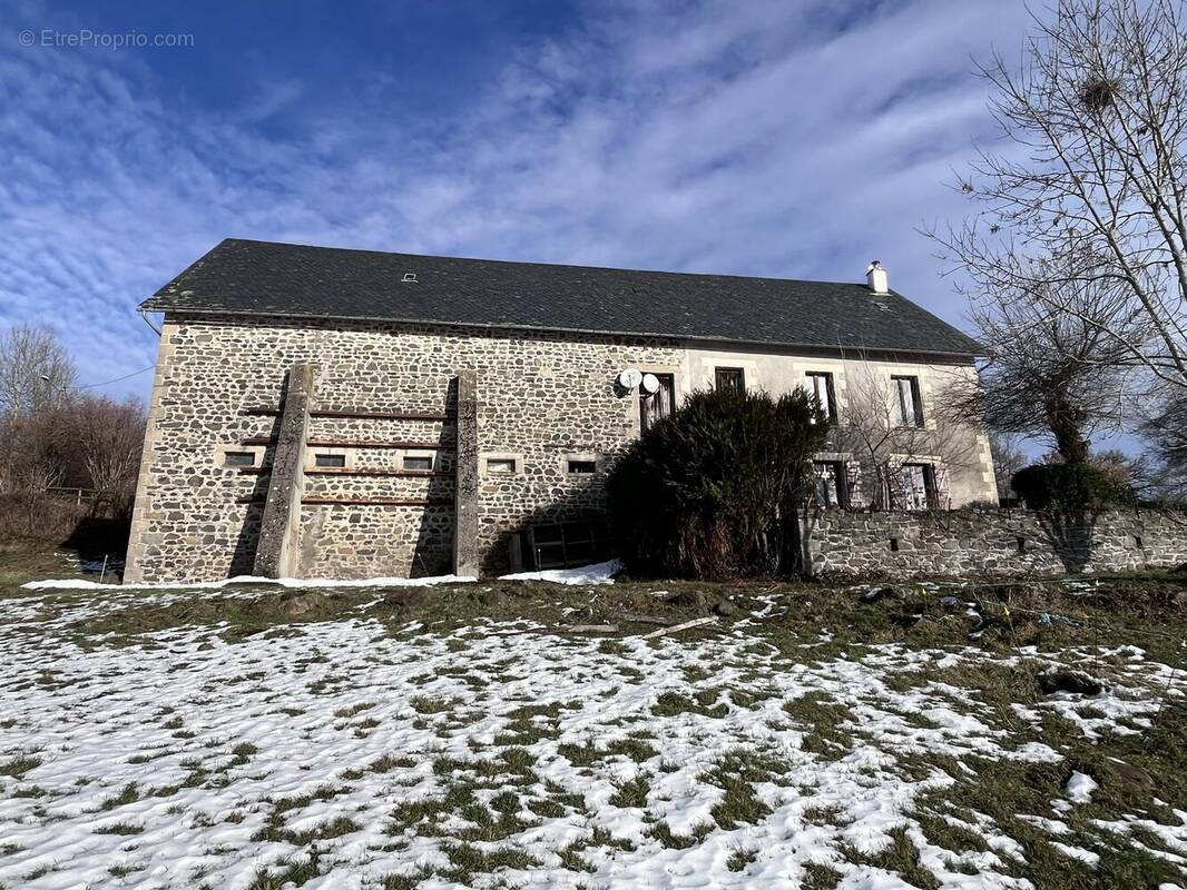 Bâtisse - Maison à BAGNOLS