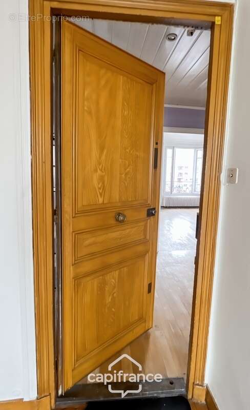 Dernier étage, charme de l’ancien et adresse recherchée aux portes de Vincennes - photo 12