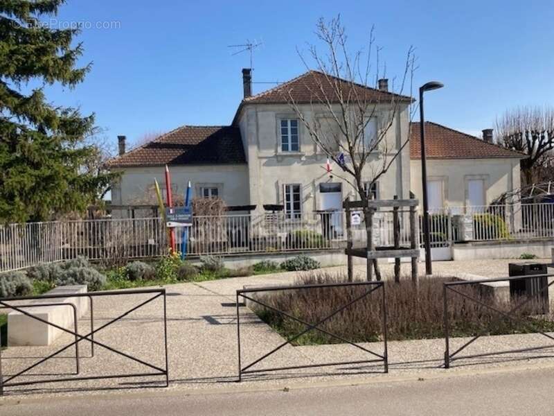 Terrain à CHATEAUBERNARD