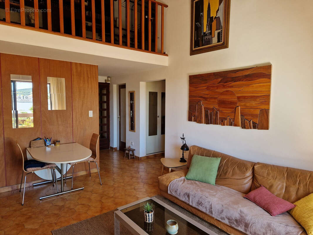 Appartement à SAINT-CYR-SUR-MER