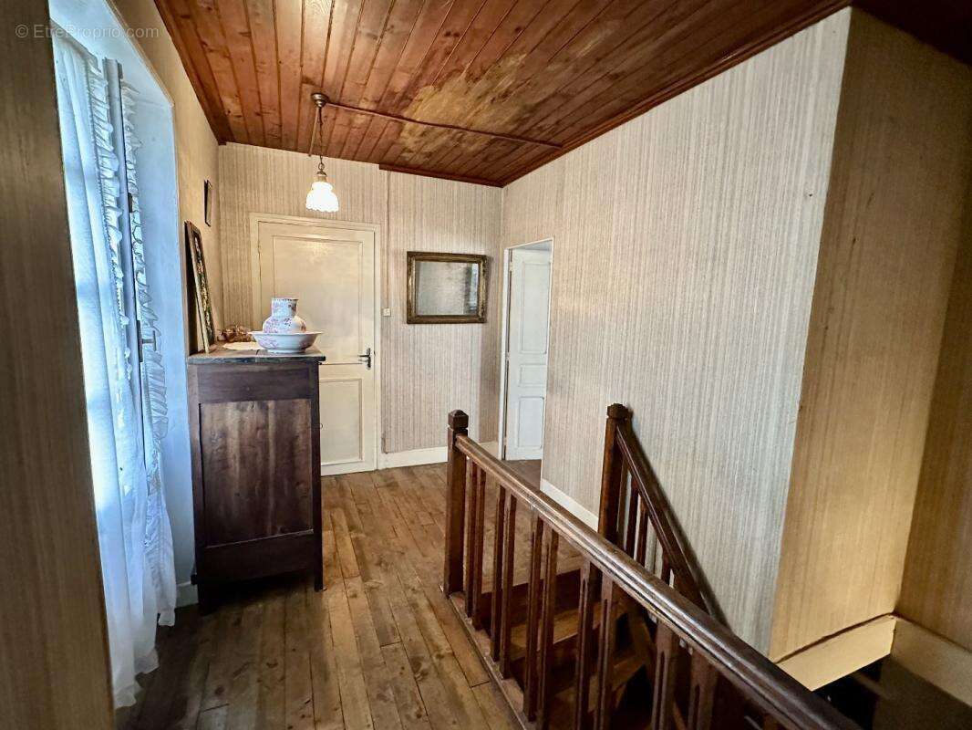 Maison à CREYSSE