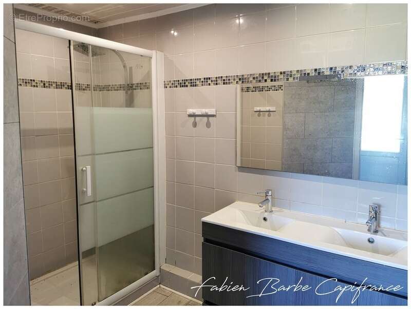 Maison à NEANT-SUR-YVEL