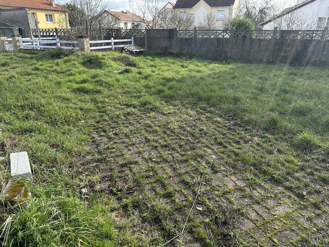 Terrain à BROU-SUR-CHANTEREINE