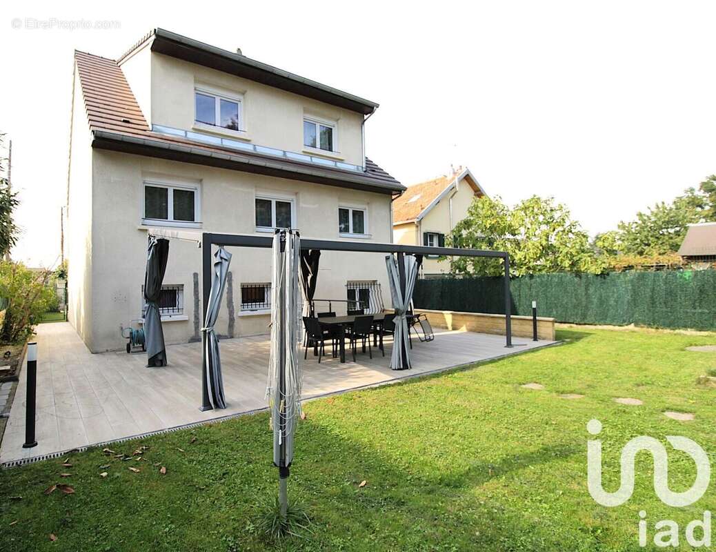 Maison 198 m² à Chelles  - photo 2