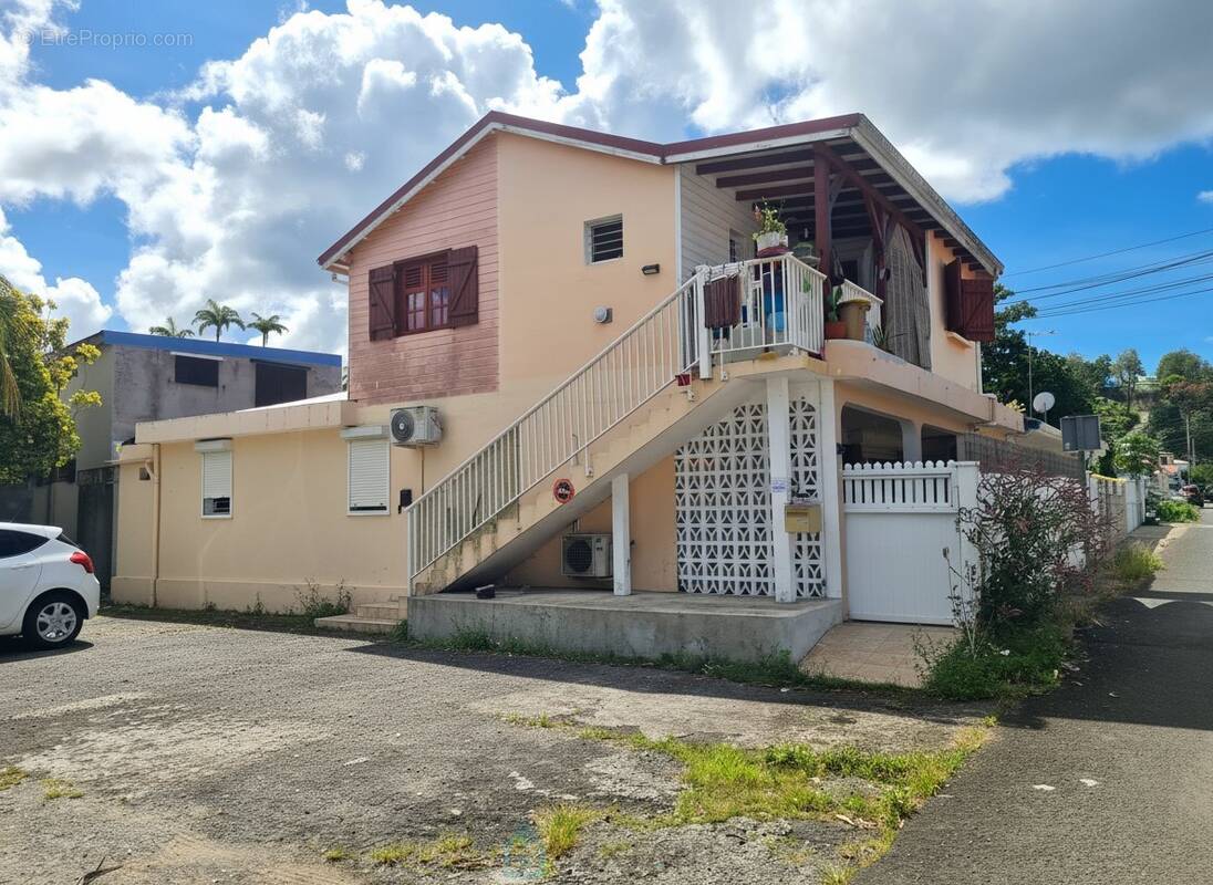 Maison à LES ABYMES