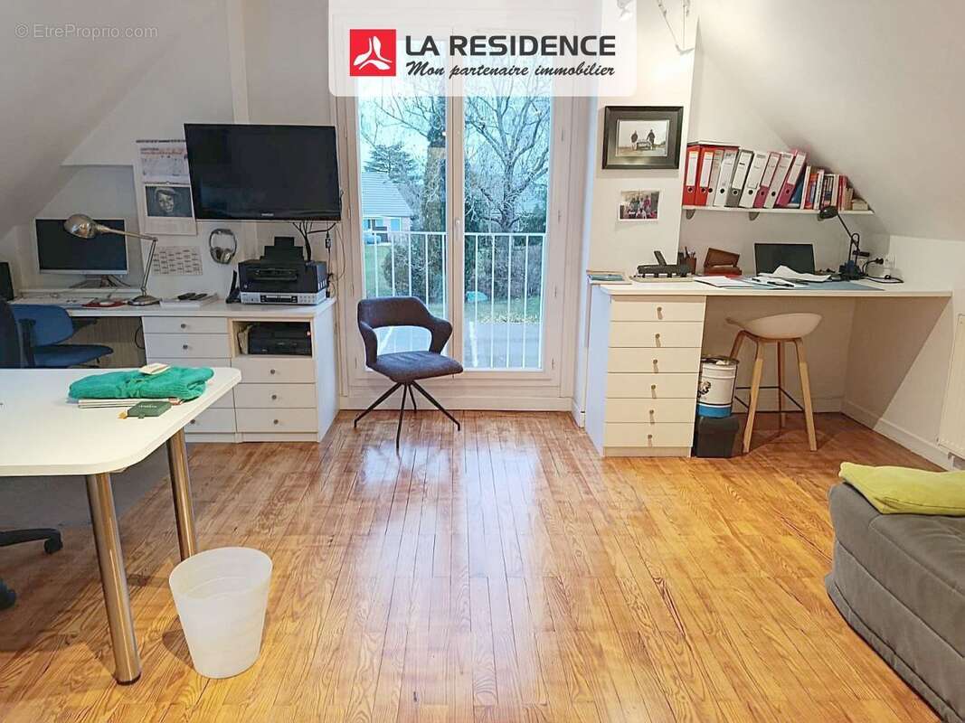 Maison 132 m² à Le Mesnil-Saint-Denis  - photo 6