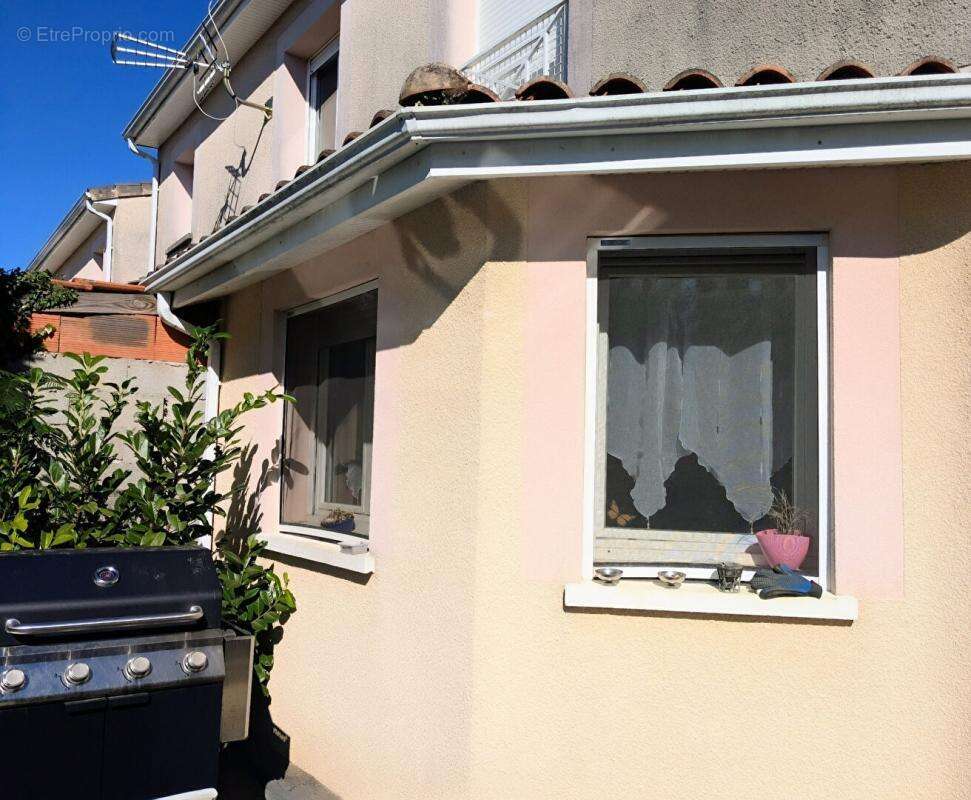 Maison à SAINT-QUENTIN-DE-BARON