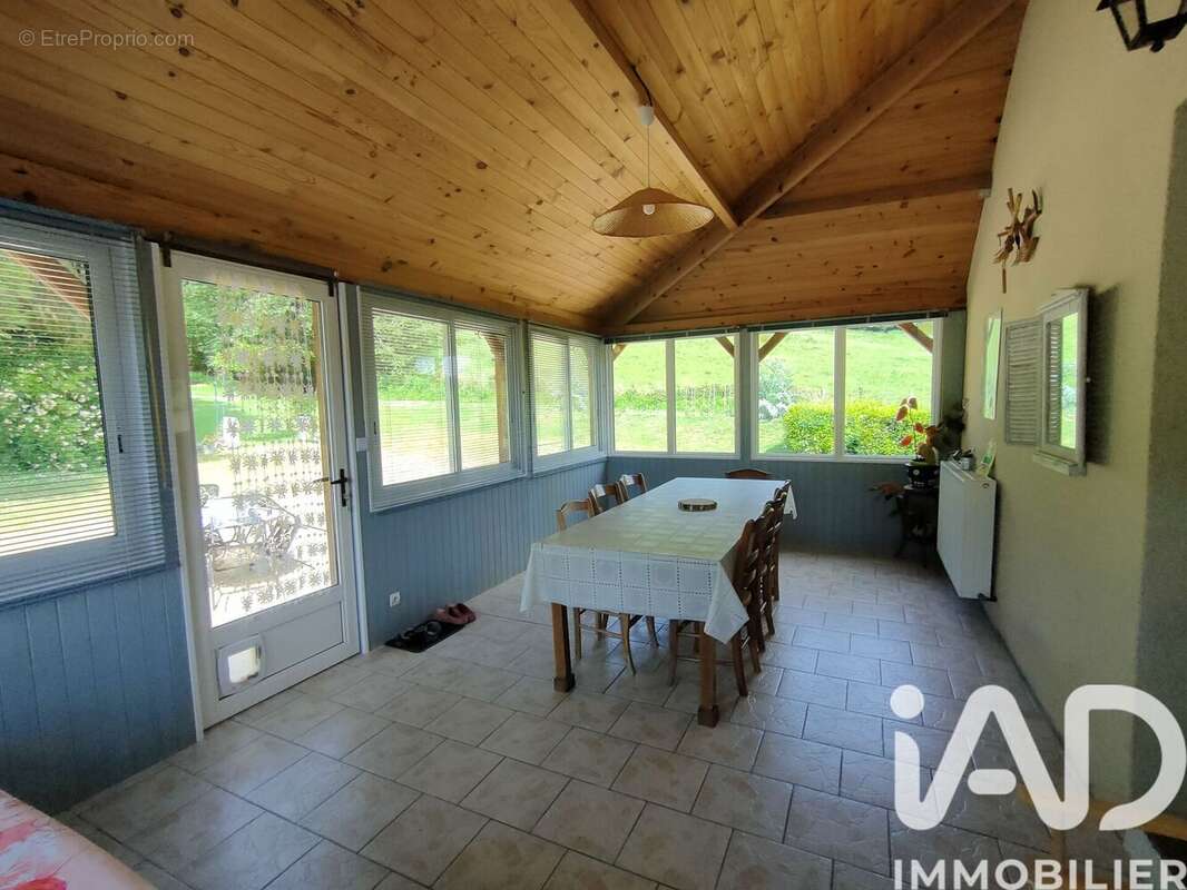 Maison 196 m² à Saint-Georges-De-La-Couee  - photo 5