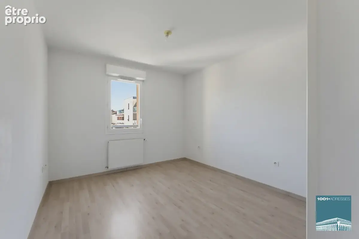  Appartement trois pièces avec terrasse et parking - photo 7