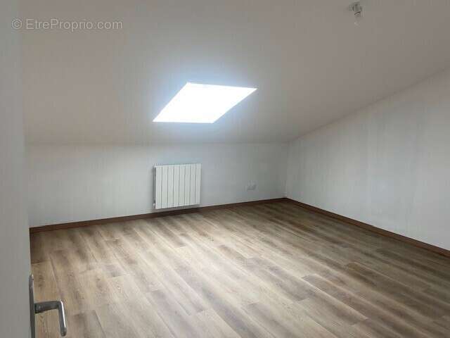 Maison à COURMANGOUX