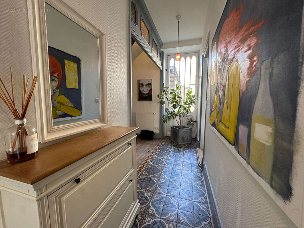 Rochefort Centre-Ville : Maison de Maître 230m² - 6 chambres, jardin et garage attenant - photo 6