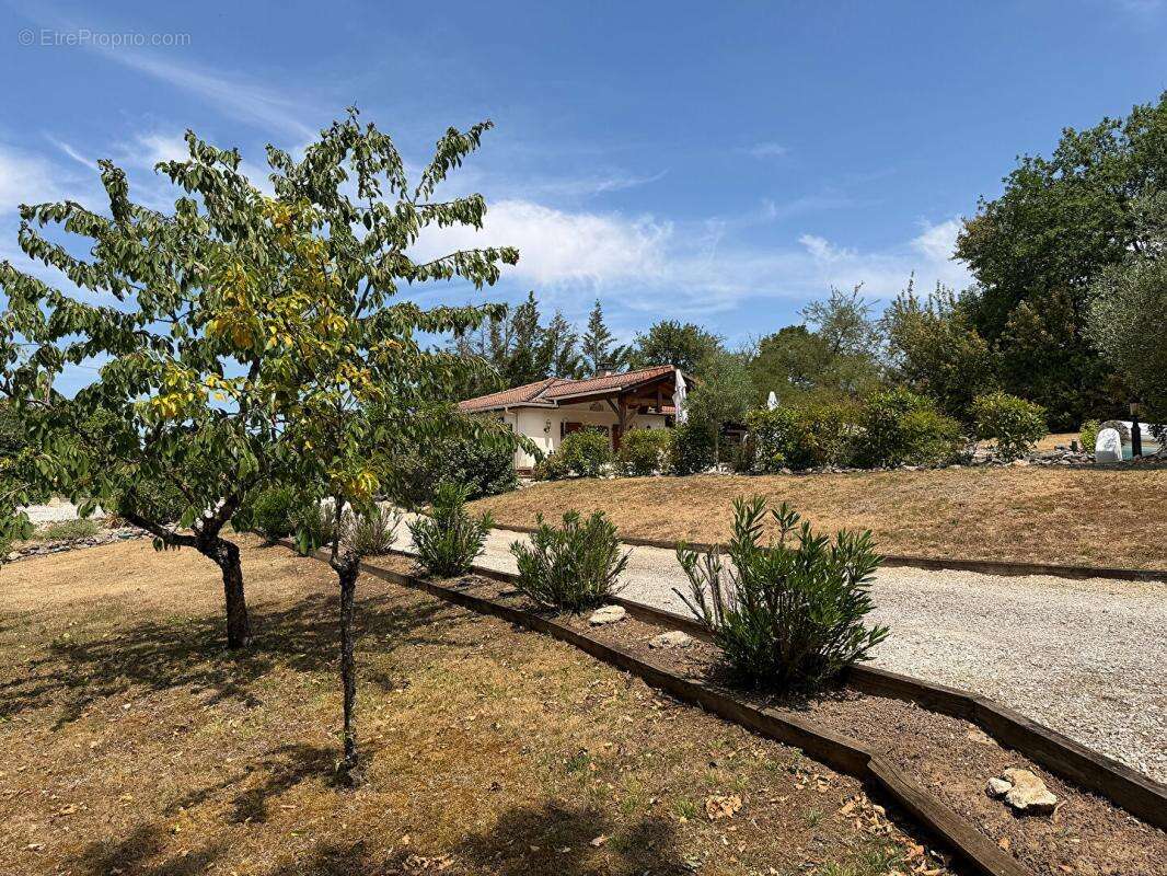 Maison parfaitement entretenue avec piscine et belle vue dégagée - photo 15