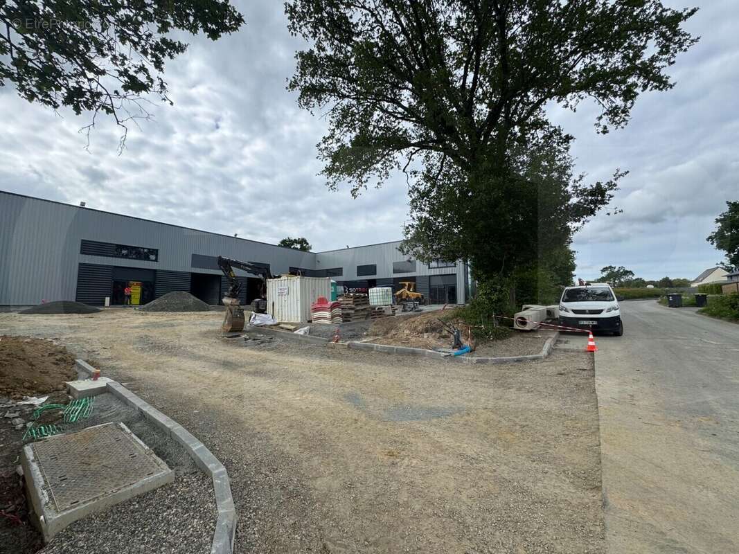 299 m² à Saint-Aubin-Du-Cormier  - photo 2