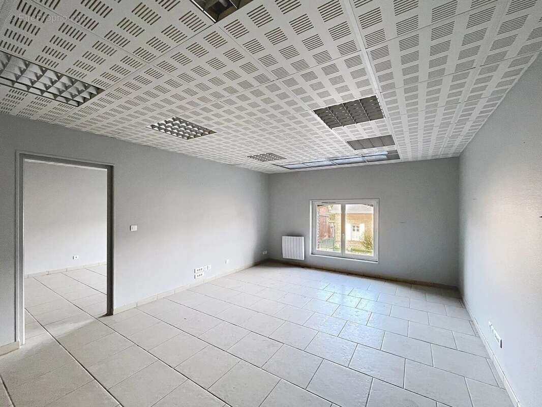 Commerce à AULNOIS-SOUS-LAON