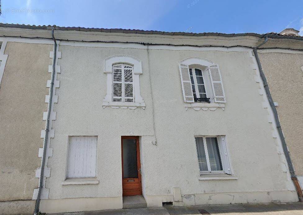 Maison à SAINT-ASTIER