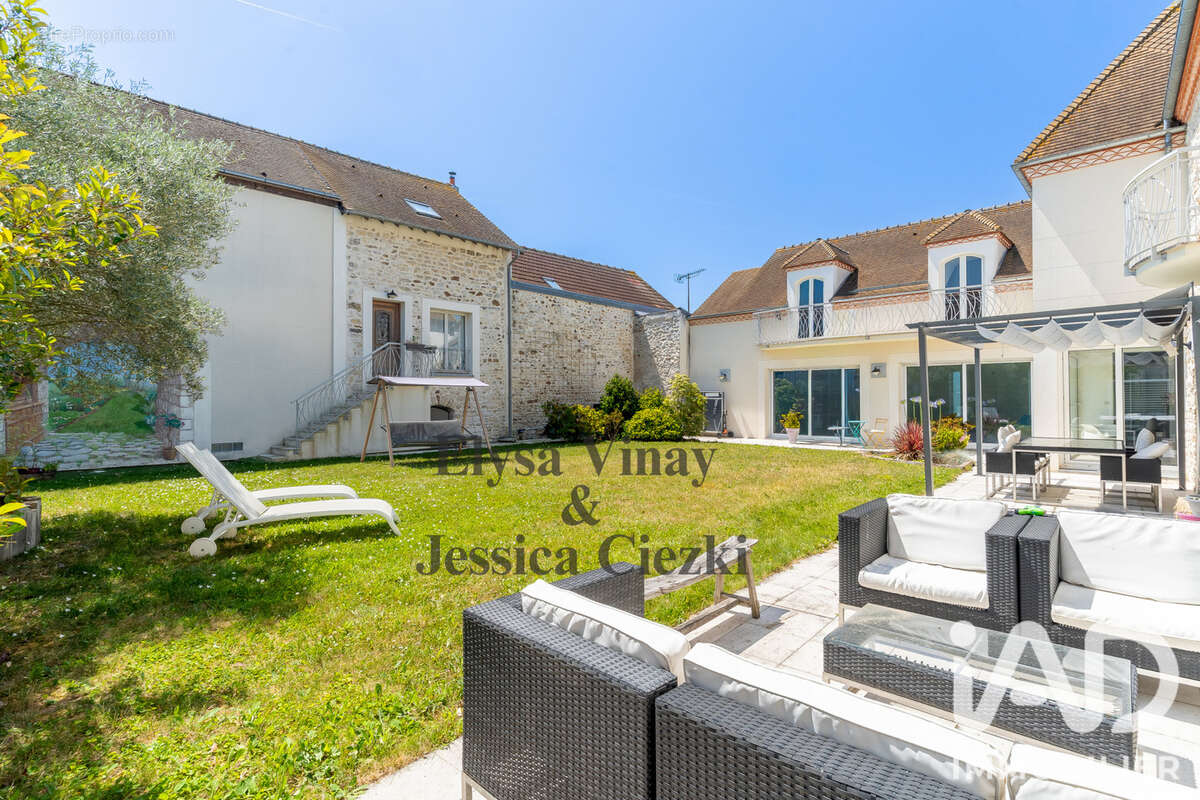 Maison 400 m² à Breuil-Bois-Robert  - photo 3