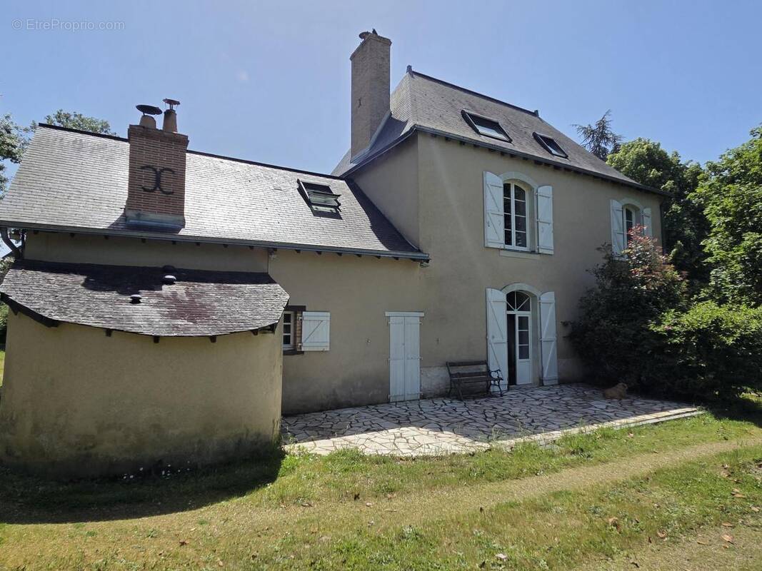 Maison à AZE