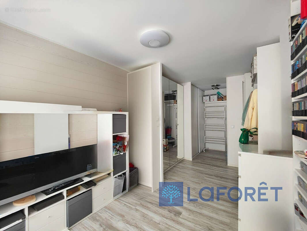 Maison à OLLAINVILLE