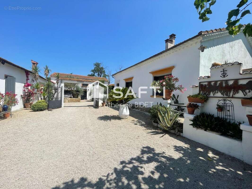 Photo 2 - Maison à VESTRIC-ET-CANDIAC