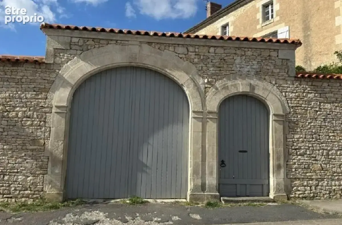Maison 10 pièces 320 m² à vendre à Champagne-Mouton (16350) - photo 2