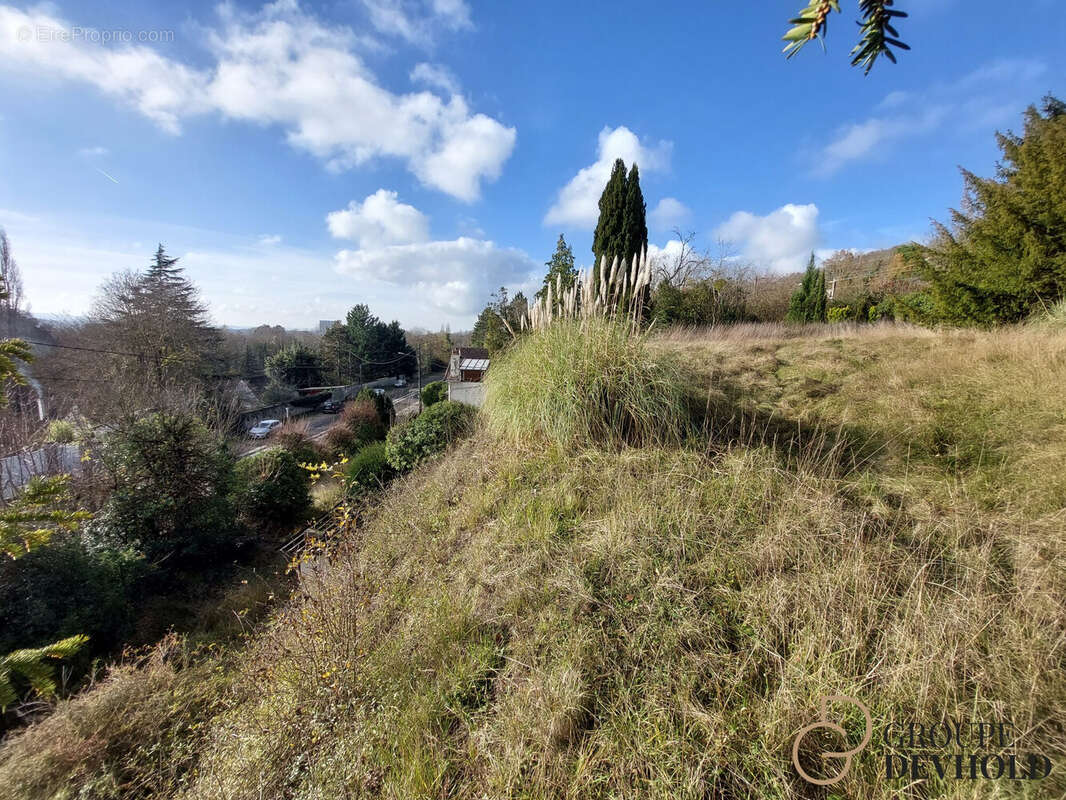 Terrain à VAUX-SUR-SEINE