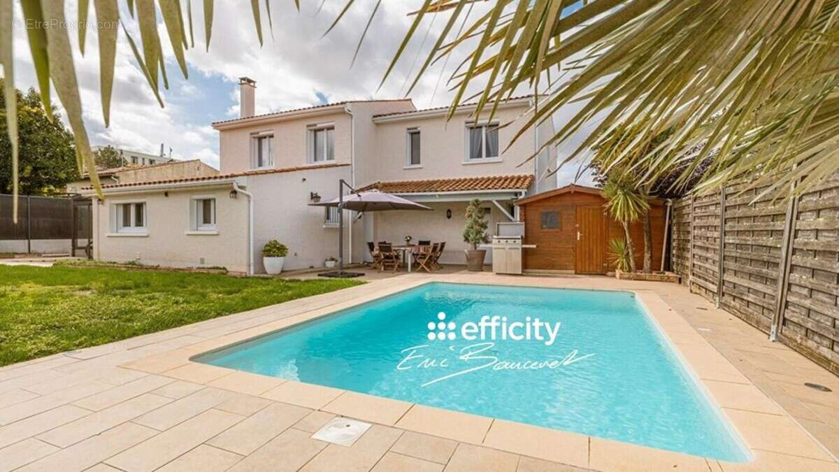 Maison à SAINTES