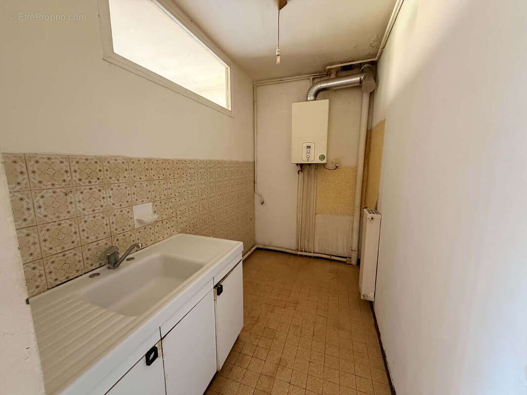 Exclusivité   toulouse saint-cyprien / fer à cheval   t2 de 39,46 m2 avec loggia de 7 m2 à rénover - photo 4