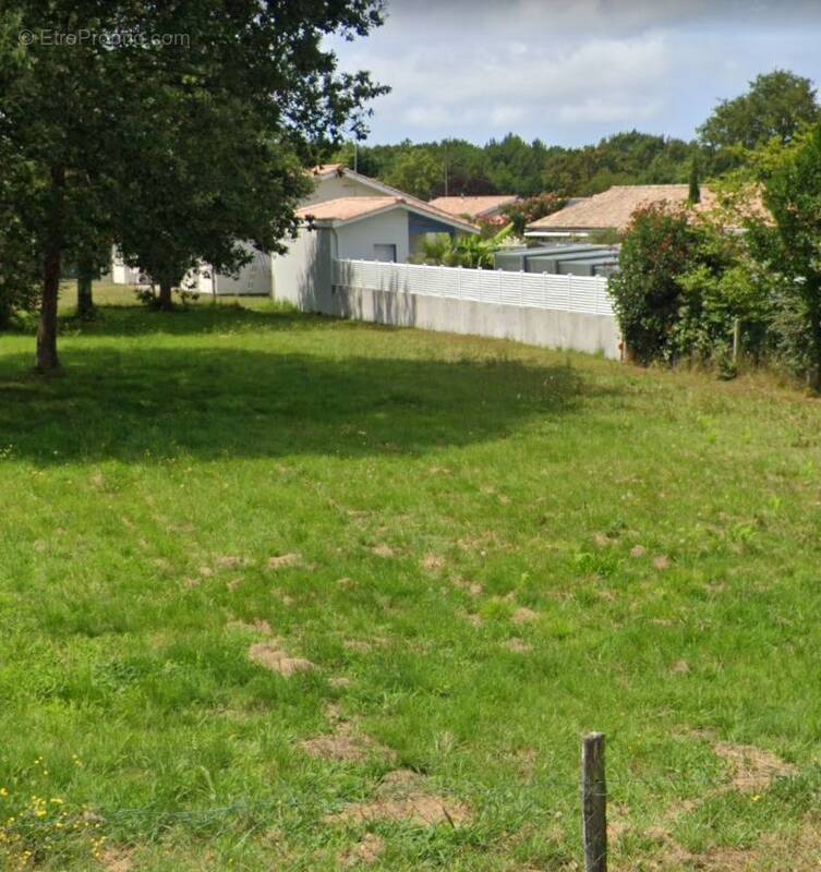Terrain à LANTON