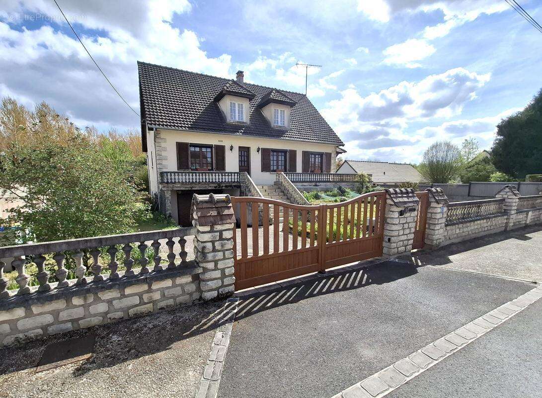 Maison à TRACY-LE-VAL