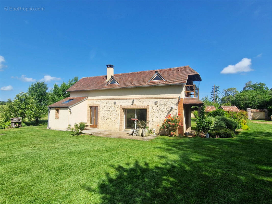 Maison à COURDEMANCHE