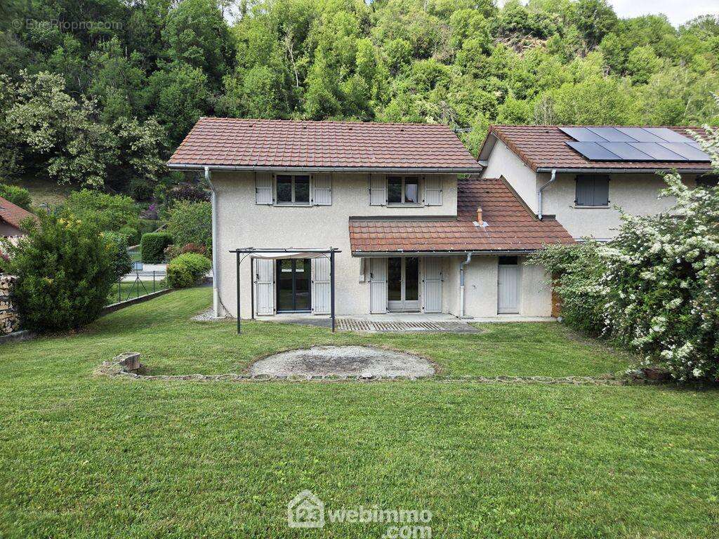 En exclusivité sur la plaine de Conflans à Albertville, maison mitoyenne de 98m² et son terrain de 517m². - Maison à ALBERTVILLE