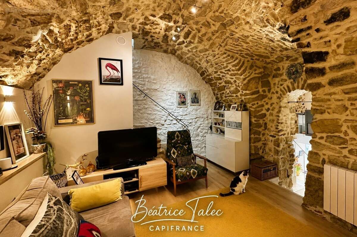 Maison en pierre de caractère au pied de la Sainte-Victoire : 3 chambres, terrasse, solarium – Provence, Bouches-du-Rhône - photo 12