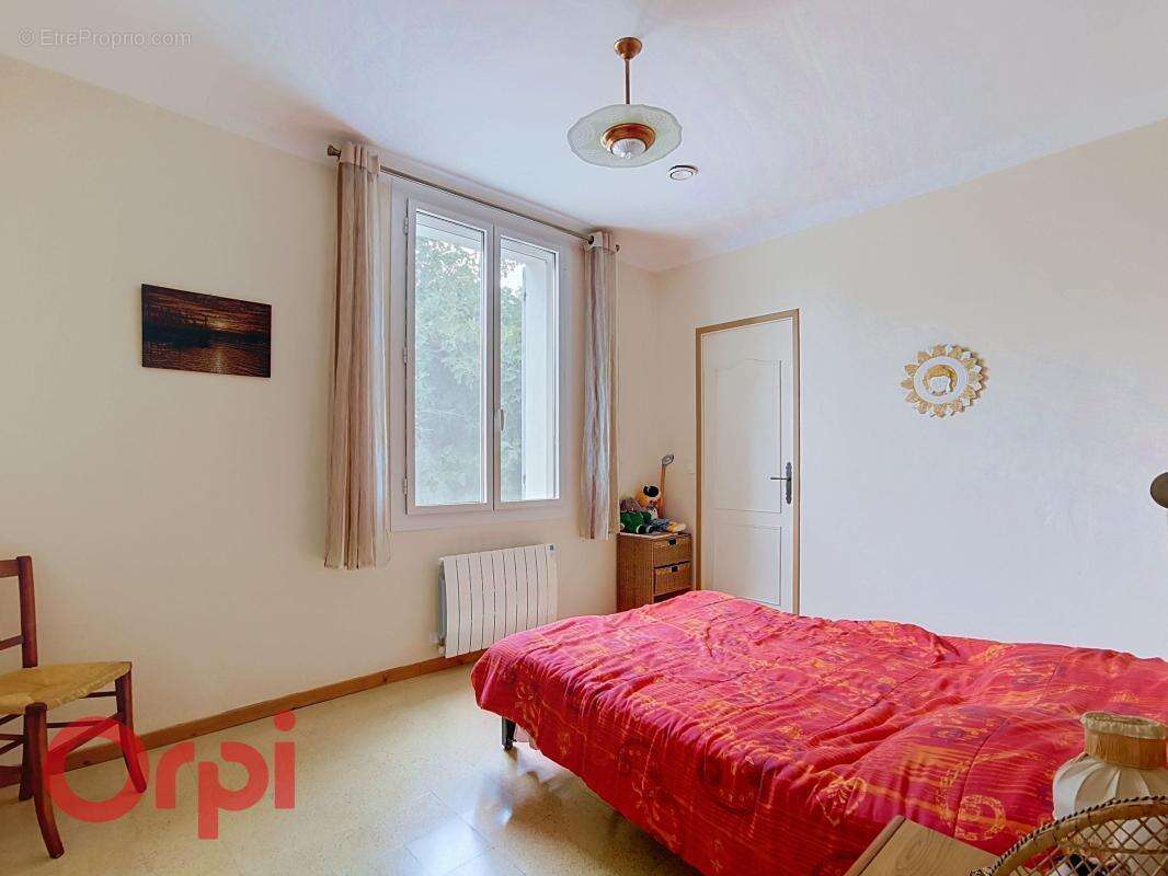 Maison de ville à vendre à deux pas du centre village divisée en 2 appartements - photo 7