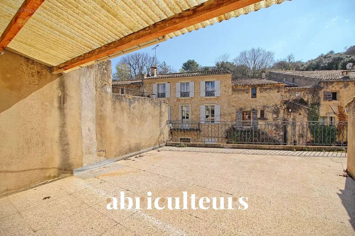 Appartement à ROGNES