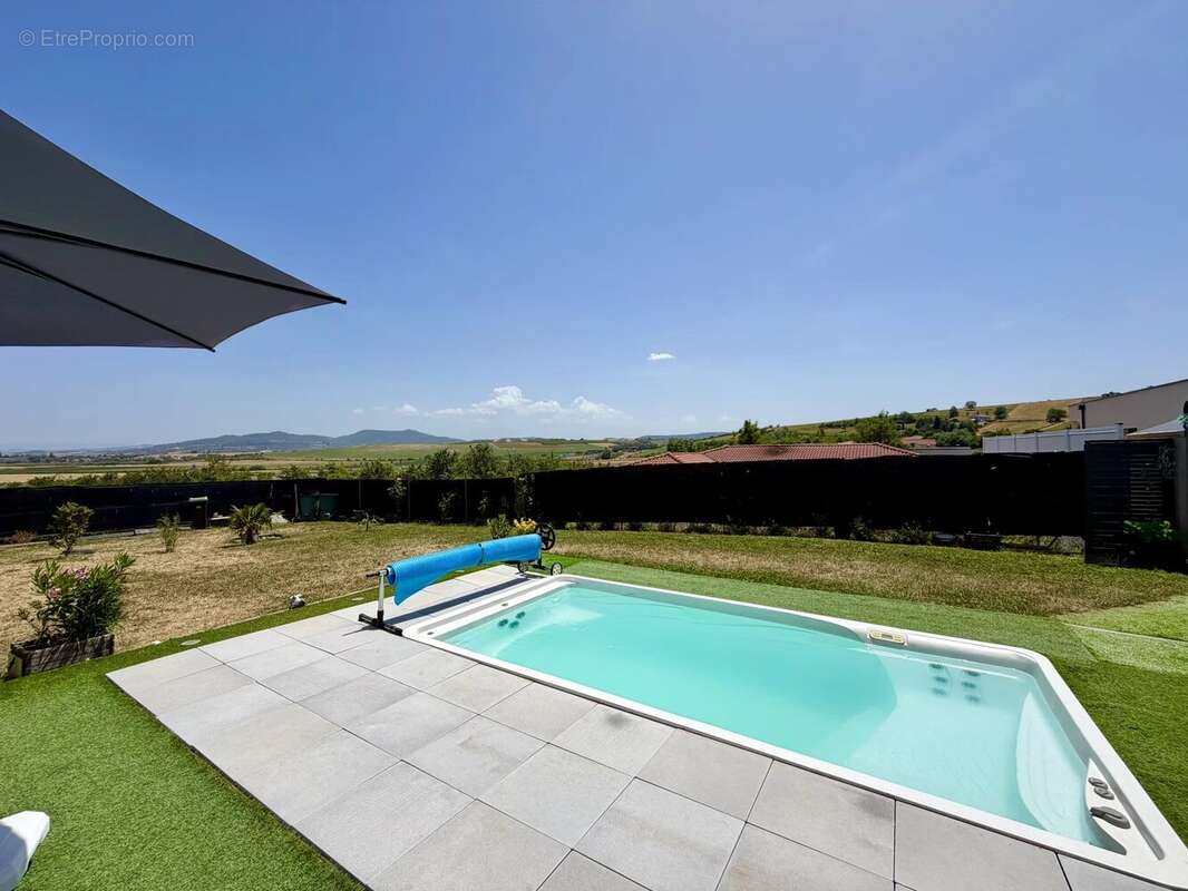 Pérignat-lès-Sarliève : Villa 174m², 4 chambres et spa balnéo - photo 3
