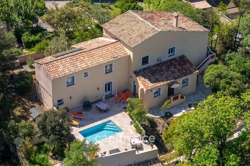 Marseille 11ème La Valentine/St Menet, Maison de 300m2 sur un Terrain de 2700m2 avec deux piscines, dépendances et garages - photo 34