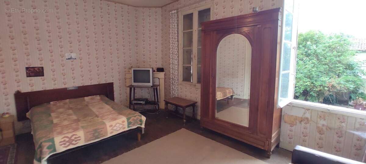 Maison 243 m² à Tesson  - photo 6