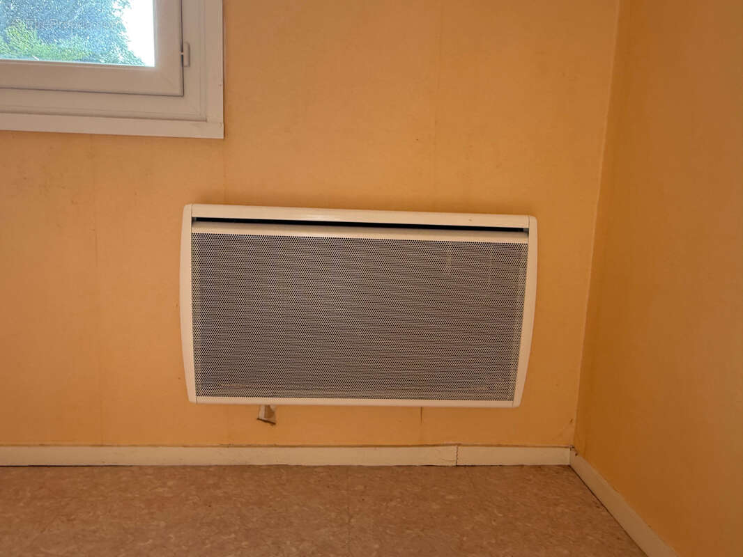 Auv 1222 : Maison de 1979, Pionsat à distance de marche, quartier arboré - photo 15