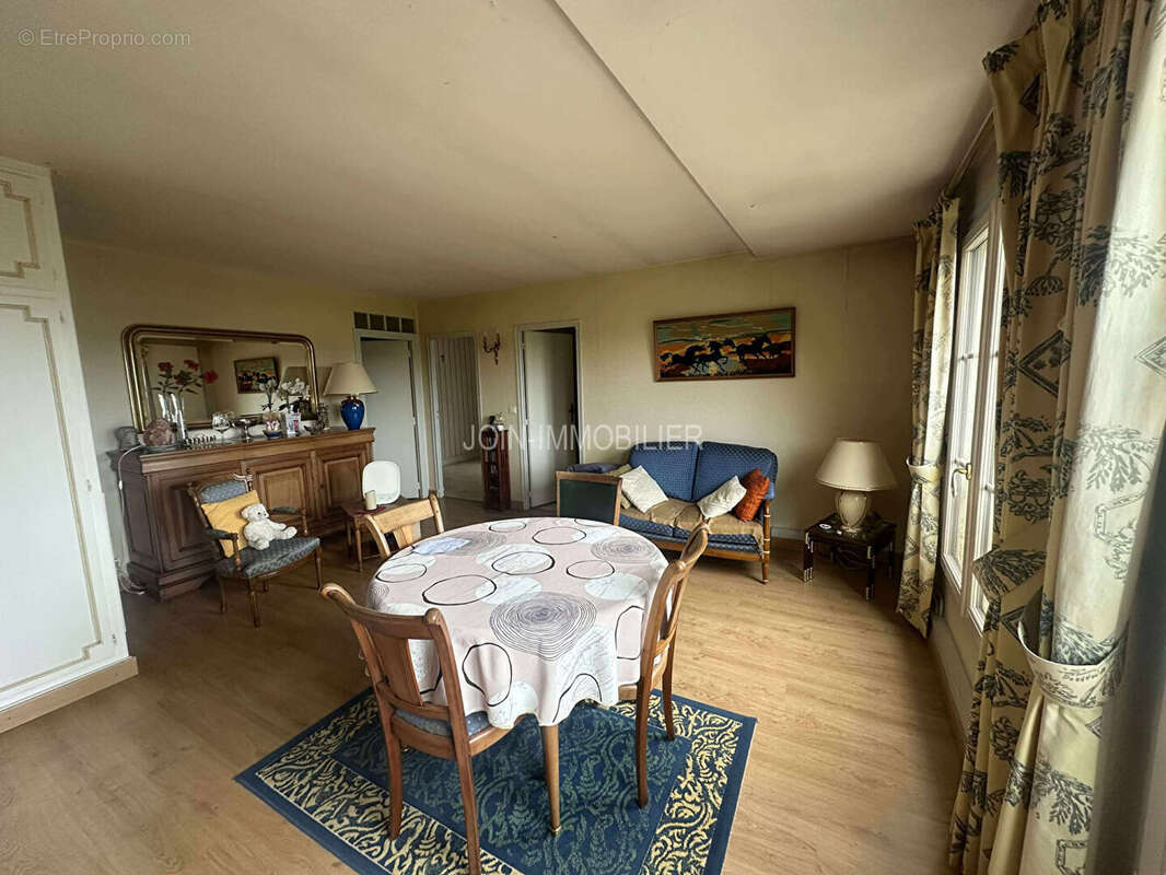 Appartement à ROUXMESNIL-BOUTEILLES
