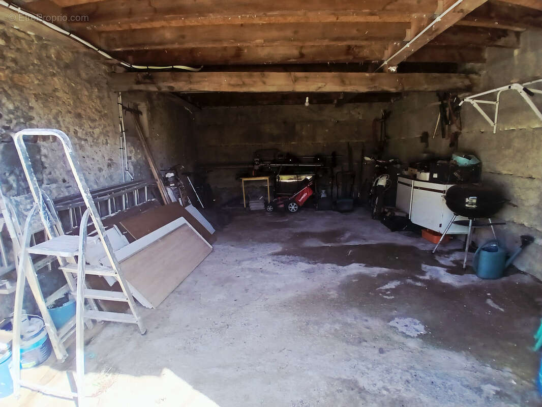 Maison à SAINT-HILAIRE-DE-BRETHMAS