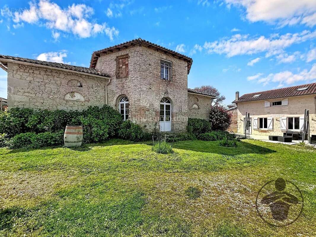 Maison à SAINT-MARTIN-DE-COUX