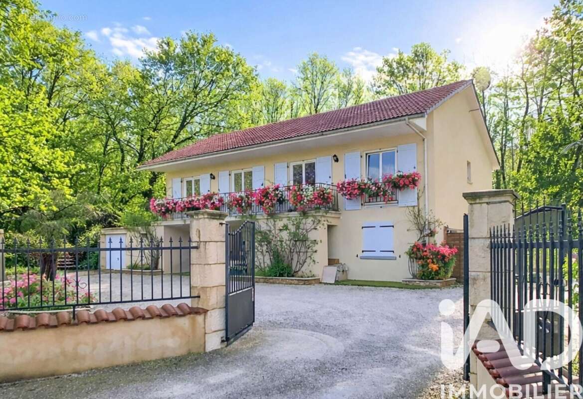 Maison 197 m² à Marquay  - photo 2