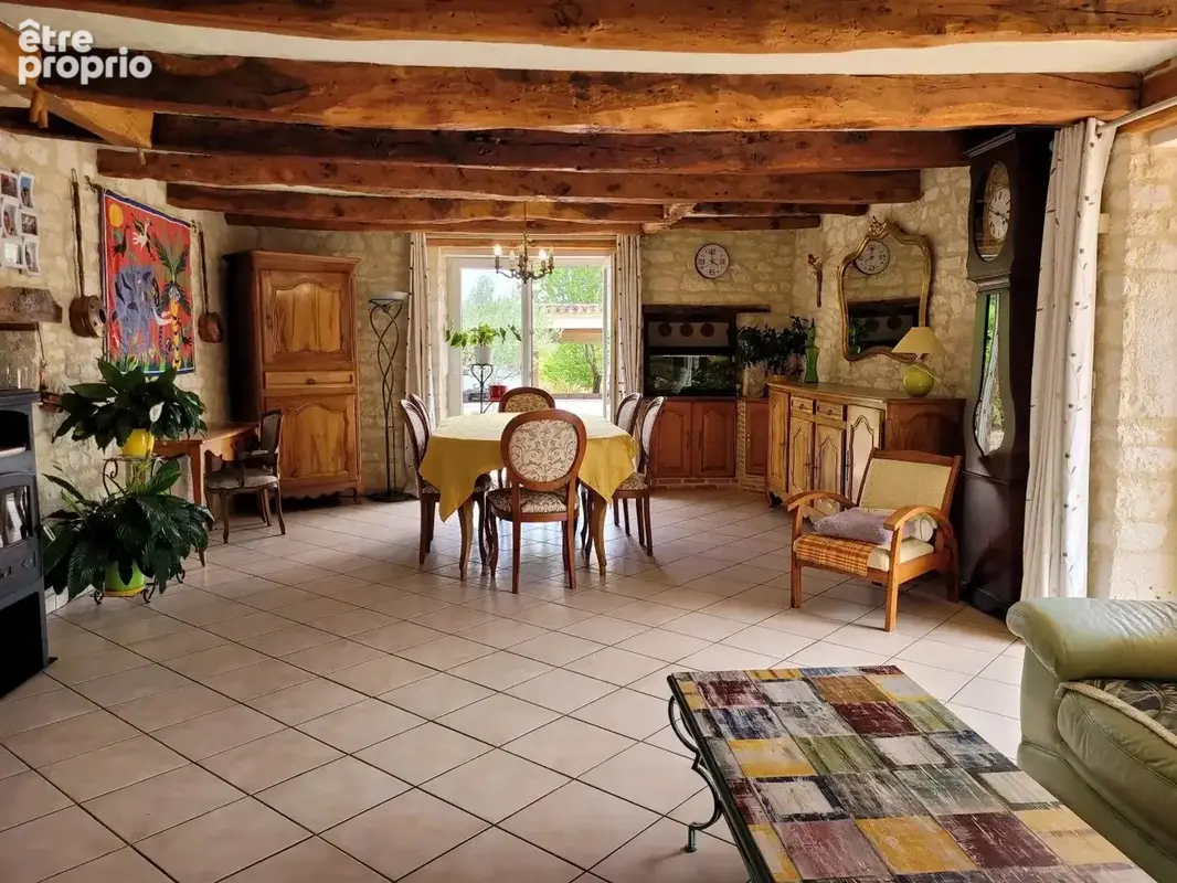 Superbe propriété en pierre avec dépendances, garage, piscine, spa et terrain de 6700 m². - photo 5