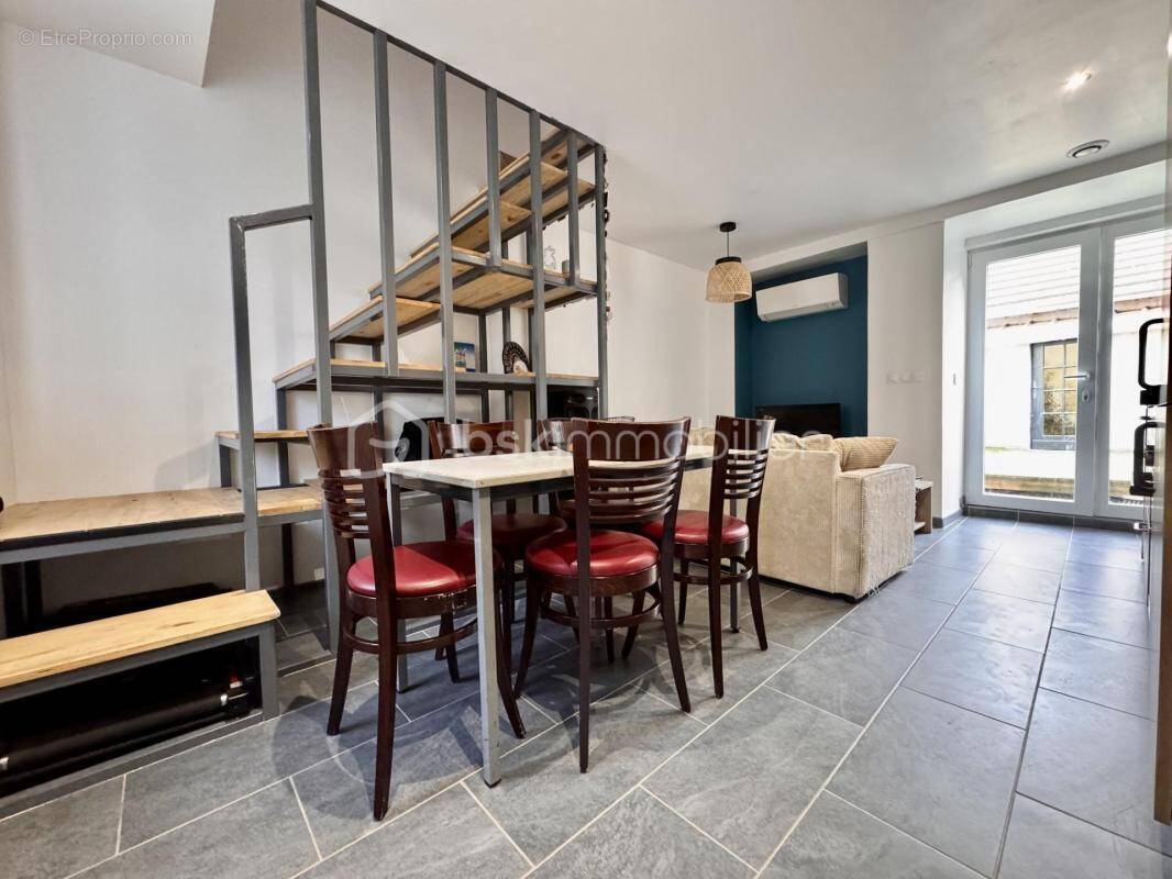 Maison à ESTREES-SAINT-DENIS