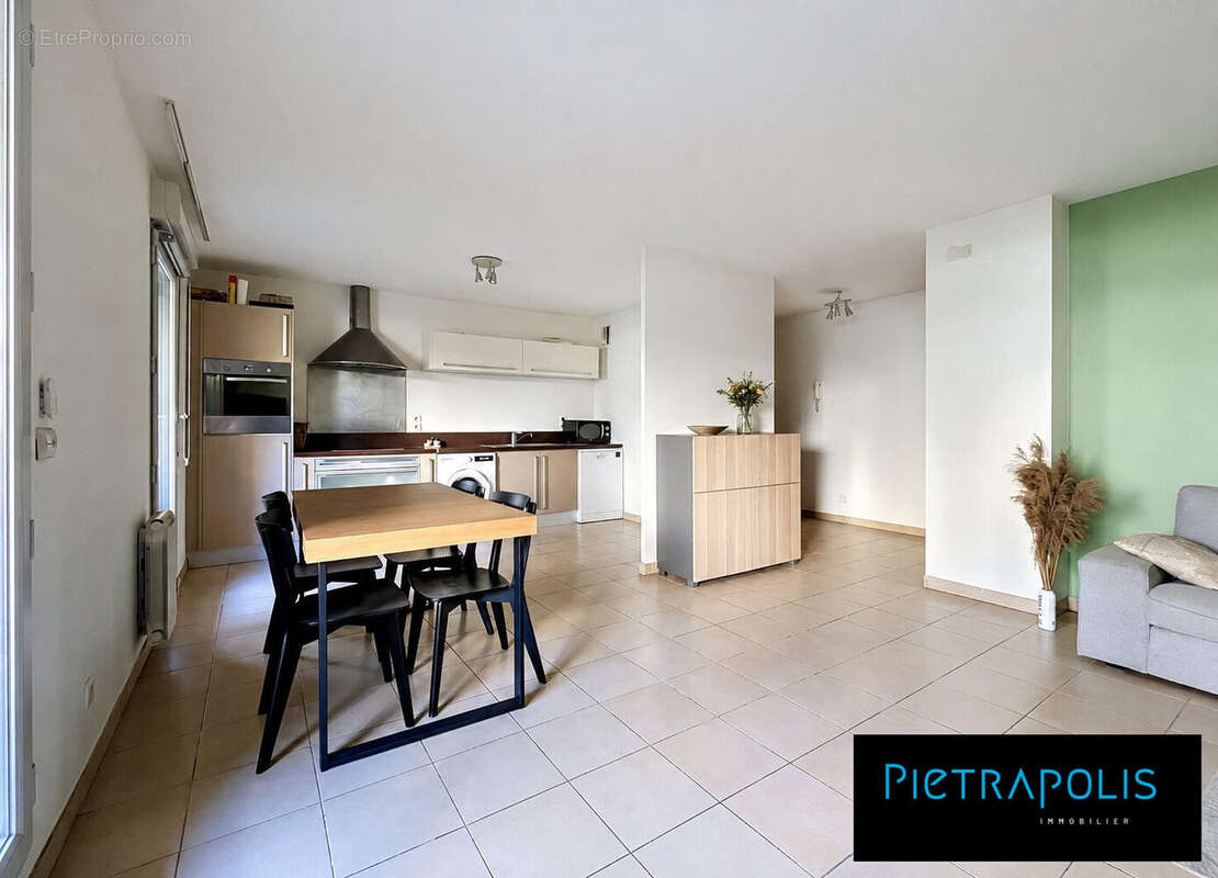 salon3 - Appartement à VILLEURBANNE