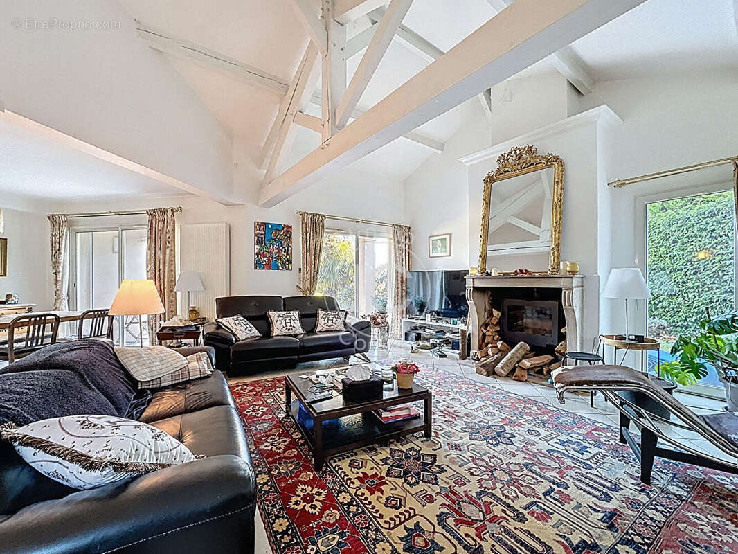 Maison à COLLONGES-AU-MONT-D&#039;OR