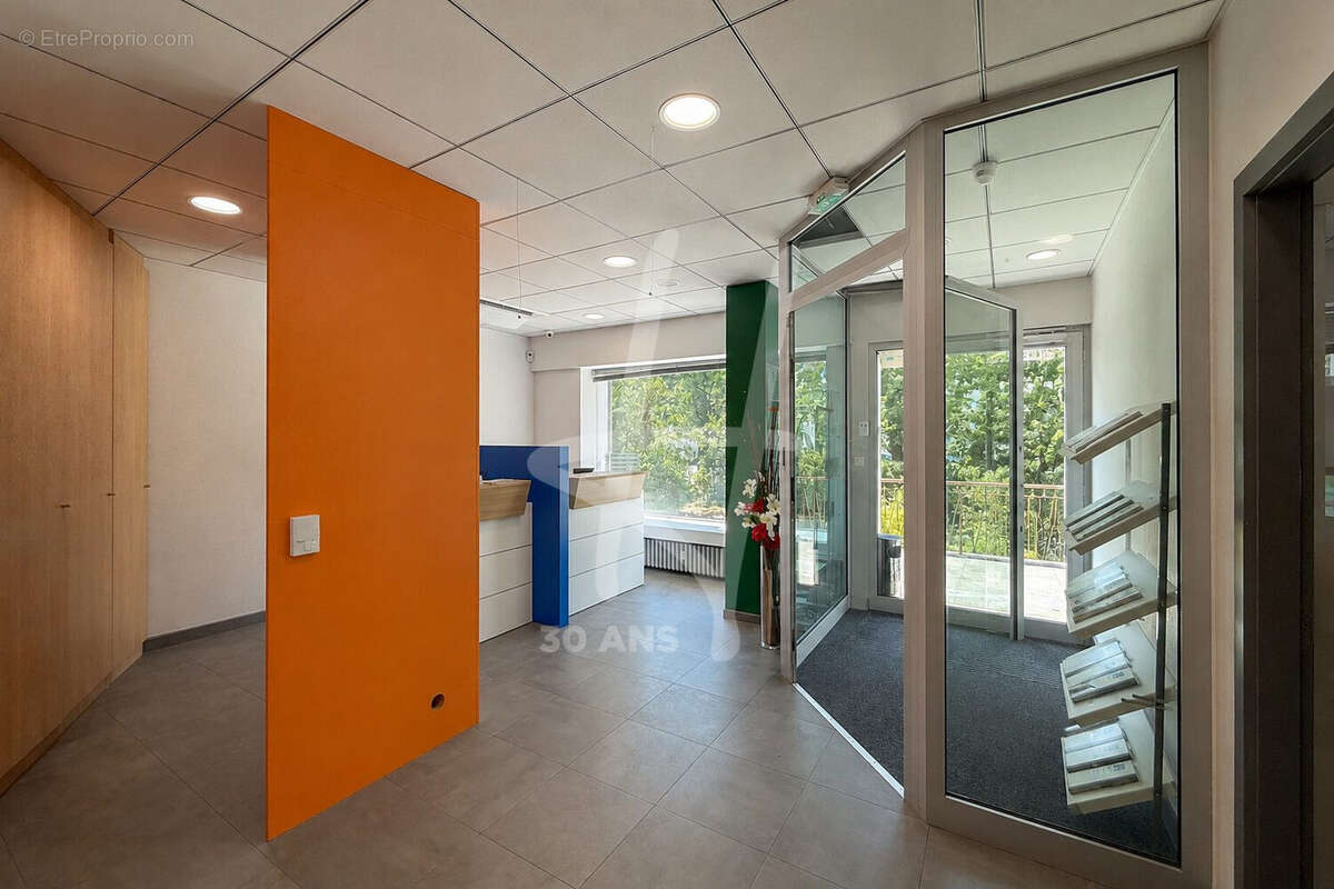 Commerce 95 m² à Longeville-Les-Metz  - photo 2